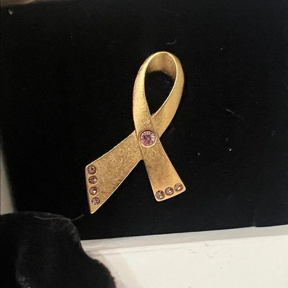Vintage Avon Breast Cancer awareness ribbon pin EVC never worn